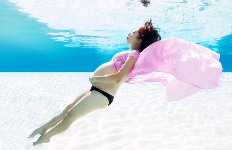 underwater maternity photoshoots